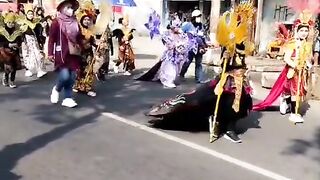 PARADE & FASION