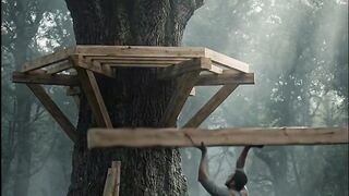 He Built a Treehouse… But He Wasn’t Alone. 😨🌳