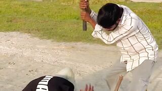 Ho gaya cricket ka game 😜😜😜