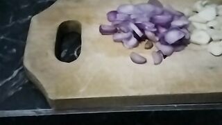 Mengiris Bawang