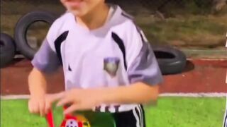 anak kecil aja tau siapa itu Ronaldo