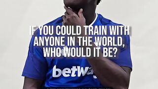 We asked our players to choose one idol they’d like to train with 👀🐐