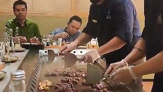 Makan daging 2