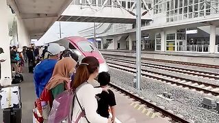 Kereta whoosh 3