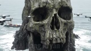 Deep in the open ocean, an ancient skull carved by nature hides the world’s most classified data vault. 💀⚡🌊
