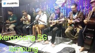 Keroncong five G live performance