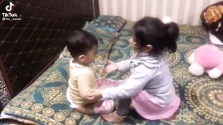 Bhain bhai ka pyar bachpan k yeh din yad atay...