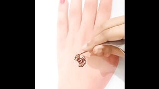 Gol Tiki mehndi design for back hand