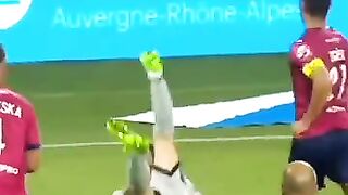 Ronaldo_bicycle_Kick_vs_Messibicycle