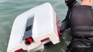 🚤 China's Tiny Electric Boat Looks Like Something From a Naval Battle! ⚡🤯