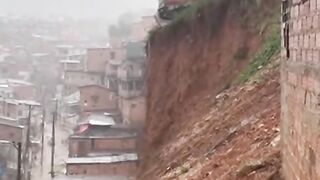 🏚️ Deslizamento de terra atinge comunidade em morro no Rio de Janeiro! 🌧️⛰️
