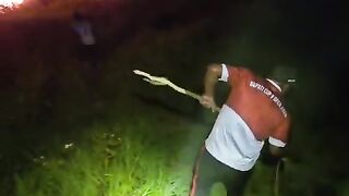 Kebakaran hutan masyarakat sedang memadamkan api🔥