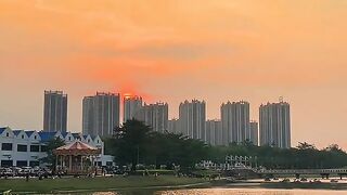 Golden Hour in the City – A Beautiful Urban Sunset