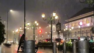 Rainy Day in the City – Urban Life in the Rain
