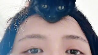 Cat Smelling a Lemon! 😂 2