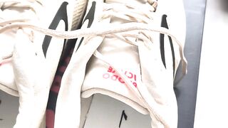 Tennis shoes