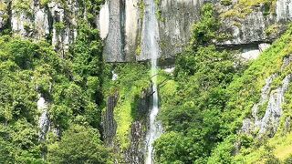 Green and waterfall sitiris tiris