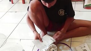 how to assemble a fan
