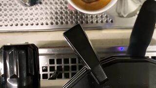 MAKING LATTE ART COFFEE