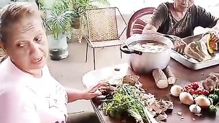 preparando la sopa familiar
