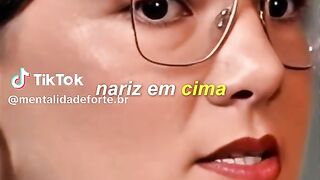 Sabes por quê Deus colocou o nariz por cima da boca.