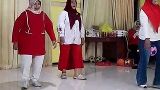 Emak Emak Lucu Lomba Sunggih Tempe