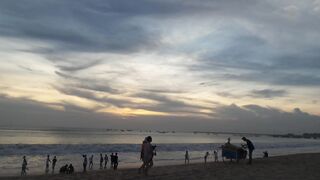 Beautiful Beach Sunset with Ocean Waves | Peaceful Coastal Evening