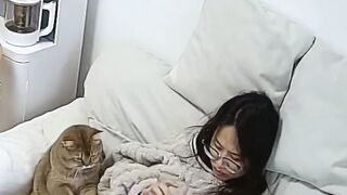 Lazy Cat Refuses to Exercise! 8