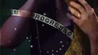 Que Deus olhe pelo Brasil, que guie cada mão em direção do voto