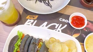 Trying Black Food! 🖤 Black Seafood Pasta & Cheesy Black Burger