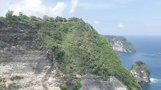 Kelingking Beach, Bali 🌊 | Unreal Ocean Views and Dramatic Cliffs