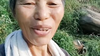 She have nice voice
