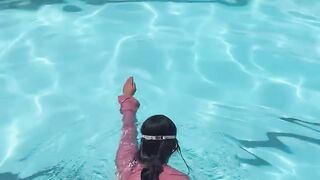 Learning freediving and breath hold training in the pool