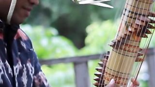 Similar with the harp music❤️it called "Sasando"❤️❤️