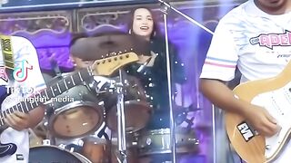 Adellamusik .nyah bikin candu