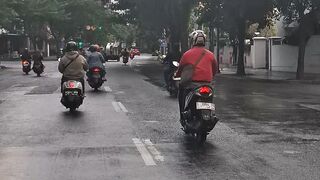 Strolling the streets of Surabaya at 6 in the morning
