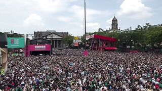 Crowd Delhi