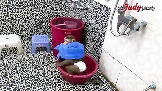 Judee Tiqhtly Huq Lil JOYEE Wait Mom Prepare A Warm Bath.