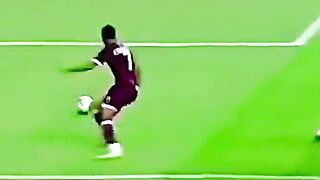 Moment comedy in Goal