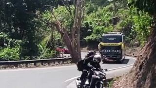 Bus Pariwisata Unik Nada Merdu