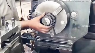 Pakistani Mechanic Restores a Damaged Gear Wheel 🔧 | Satisfying Mechanical Repair – Part 4