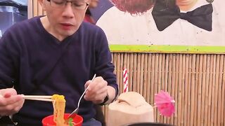Cat Purring While Eating! 15