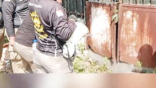 Adang Alat Berat, Eksekusi Lahan Ngagel Timur Surabaya Ricuh