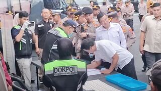 Cegah Narkoba, Puluhan Anggota Polres Kediri Kota Jalani Tes Urine Mendadak