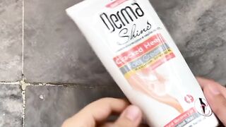 Cracked heels? 🦶✨ Let’s take care of your feet with Derma Shine Heel Repair Cream! 💗