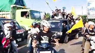 Demo Mahasiswa di Surabaya dan Mojokerto Lumpuhkan Jalan
