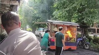 Diduga Gas LPG Bocor, Rombong Bakso Roda Tiga Nyaris Ludes Terbakar