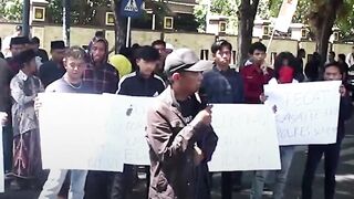 Diduga Terima Suap, Oknum Polisi di Sumenep Dikecam Warga