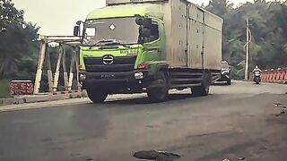 Transisi truk Hino kece