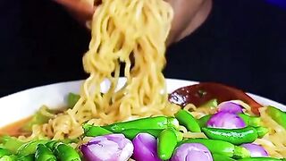 MUGBANG MIE INSTAN PEDAS SAMPE NANGIS